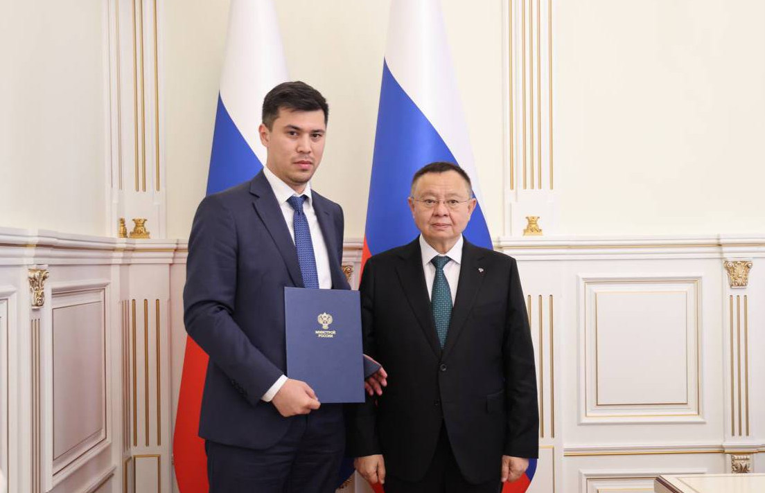 Руководство Минстроя Дагестана отметили ведомственными наградами Минстроя России