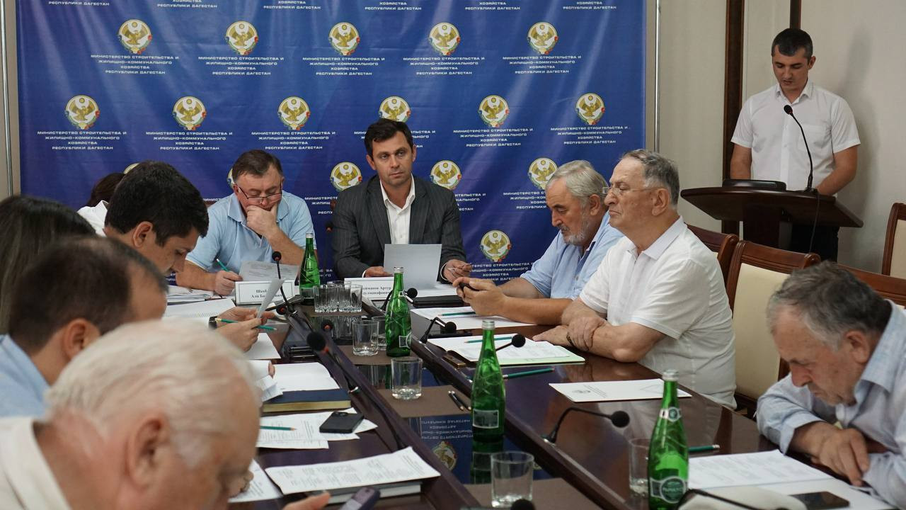 Вопросы, волнующие общественность, обсудили в Минстрое РД