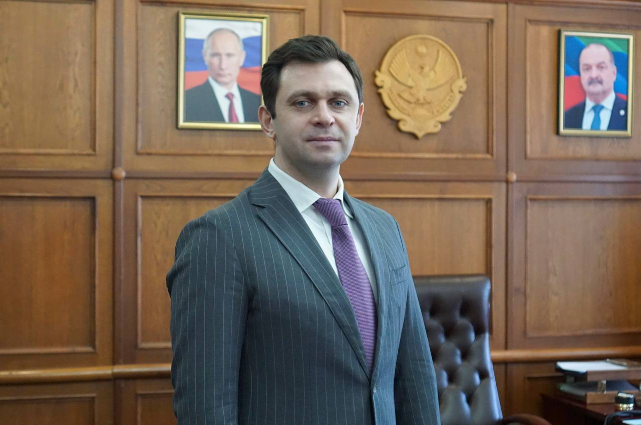 Поздравление Артура Сулейманова с Международным женским днем!