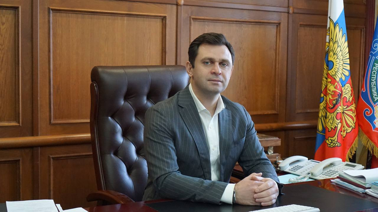 Поздравление Артура Сулейманова с Днем защитника Отечества!