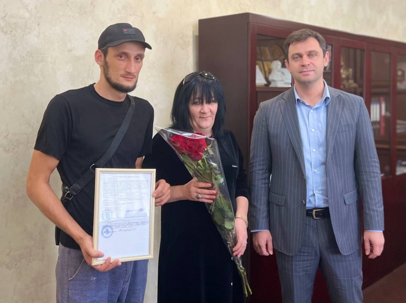 В Дагестане вынужденным переселенцам вручили жилищный сертификат