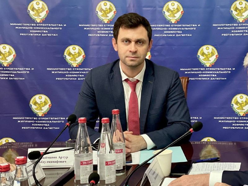 Поздравление министра строительства, архитектуры и ЖКХ Артура Сулейманова с Днем России