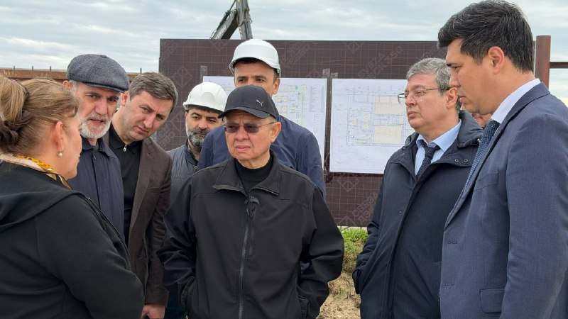 Министр строительства и ЖКХ РФ Ирек Файзуллин прибыл в Махачкалу в рамках правительственной комиссии по ликвидации последствий паводков в Дагестане