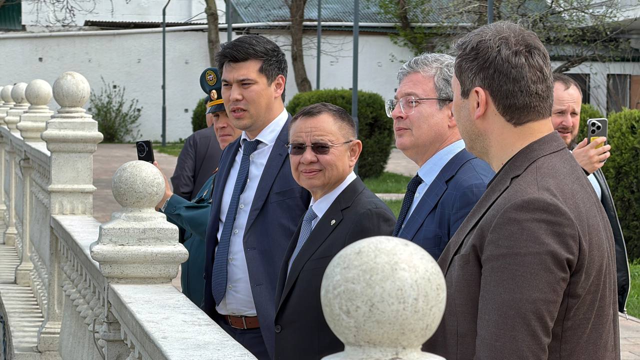 Министр строительства и ЖКХ РФ Ирек Файзуллин в ходе рабочей поездки осмотрел объекты благоустройства Дагестана