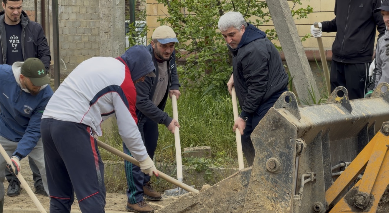 Коллектив Минстроя Дагестана принял участие во всероссийском субботнике