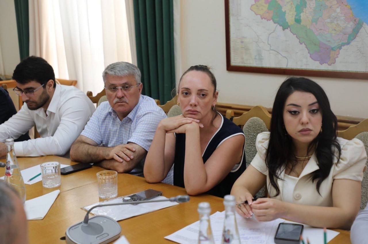 В Правительстве Дагестана обсудили меры по борьбе с незаконным строительством