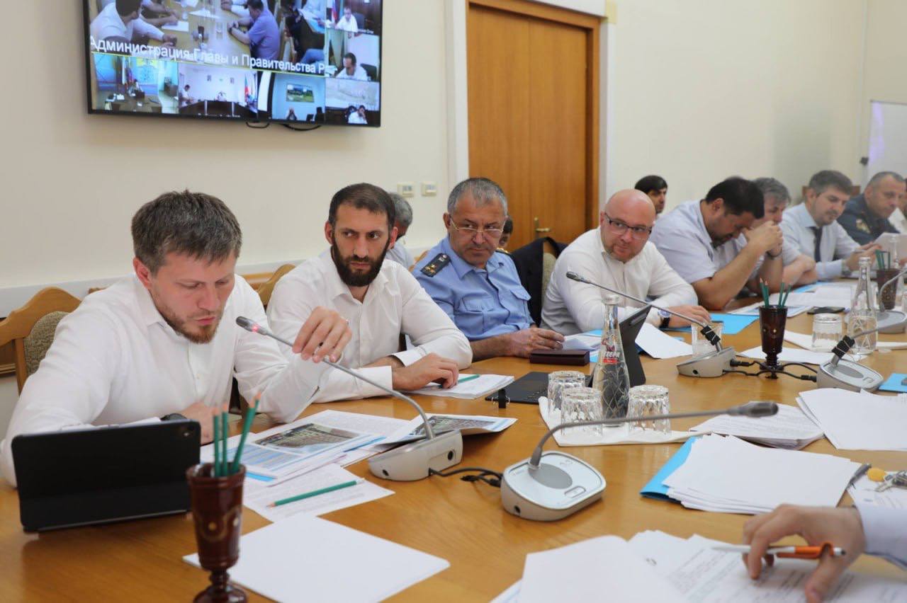 В Правительстве Дагестана обсудили меры по борьбе с незаконным строительством