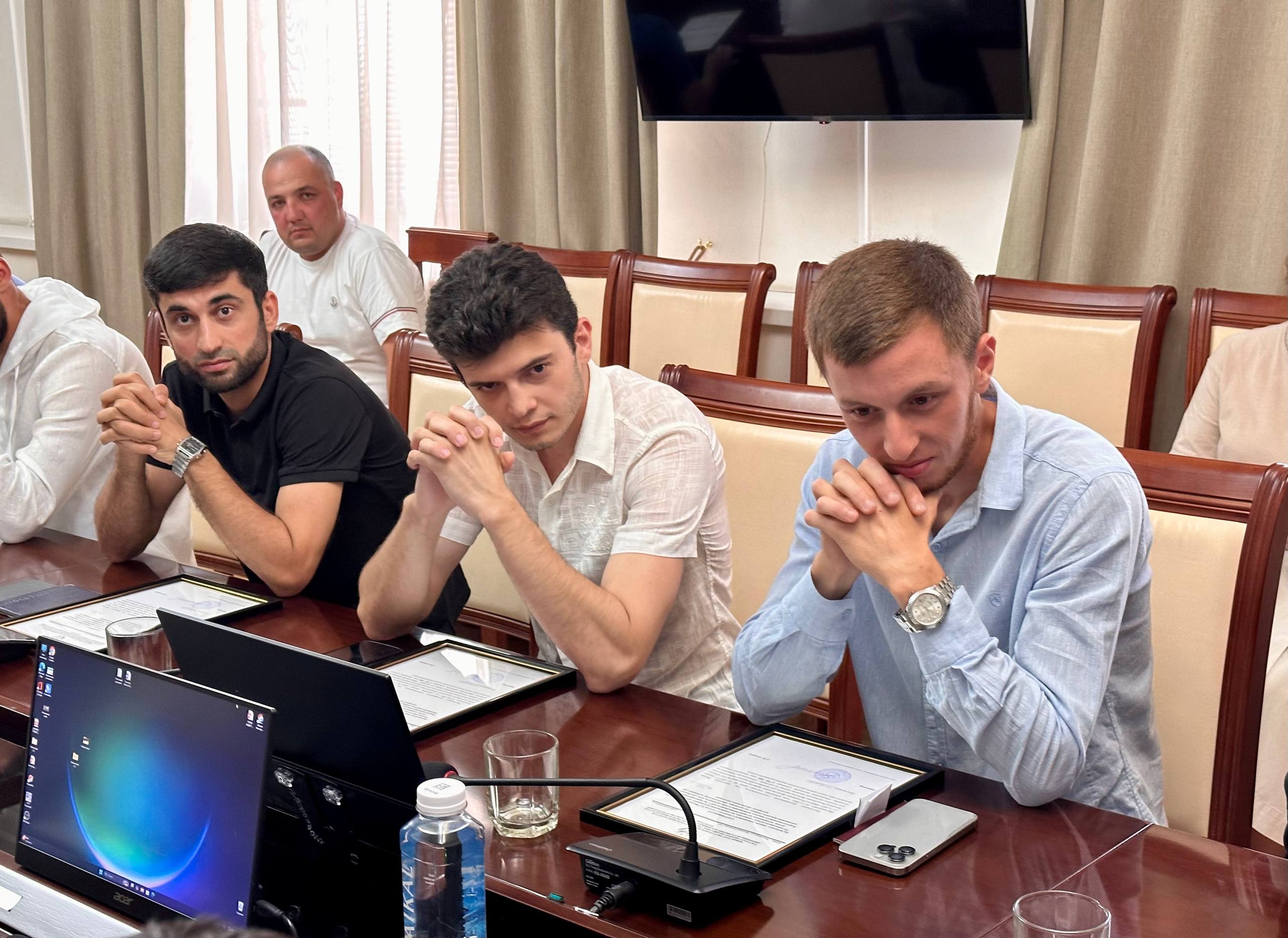 В Минстрое Дагестана вручили жилищные сертификаты детям-сиротам