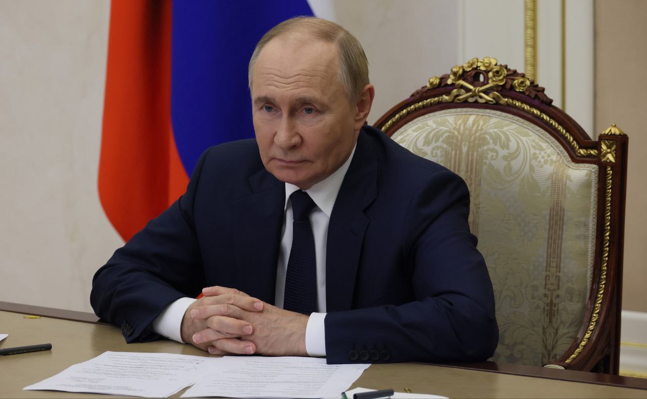 Владимир Путин открыл в режиме ВКС школу в поселке Шамхал.