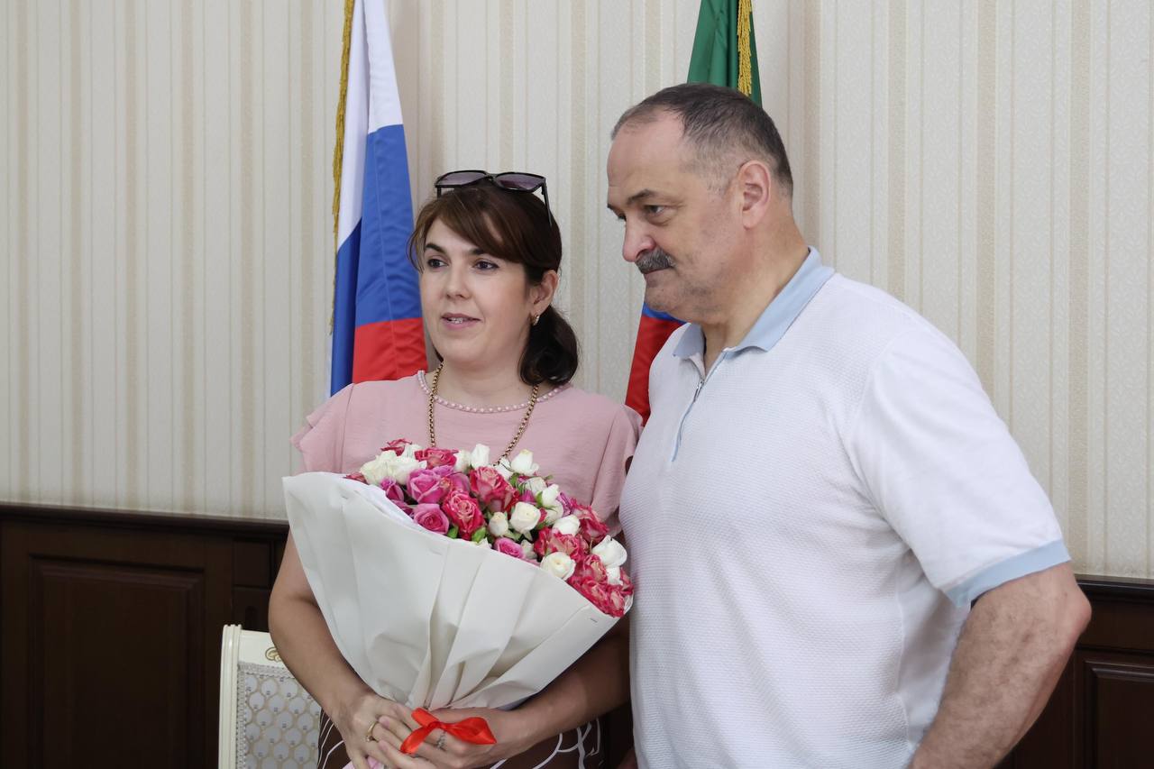 Глава Республики Дагестан Сергей Меликов вручил ключи от нового жилья в Дербенте