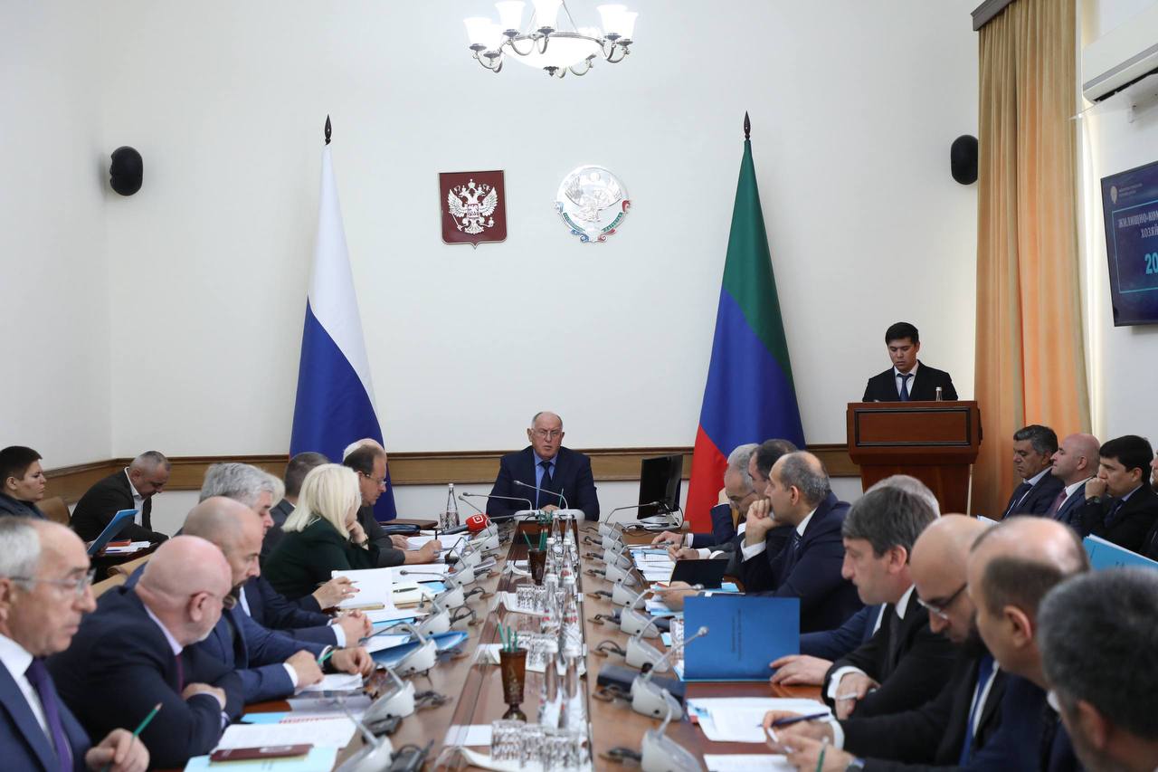 Минстрой Дагестана представил отчет о проведённой инвентаризации водопроводных сетей в Дагестане на традиционном заседании кабинета министров республики под руководством премьер-министра Дагестана Абдулмуслима Абдулмуслимова
