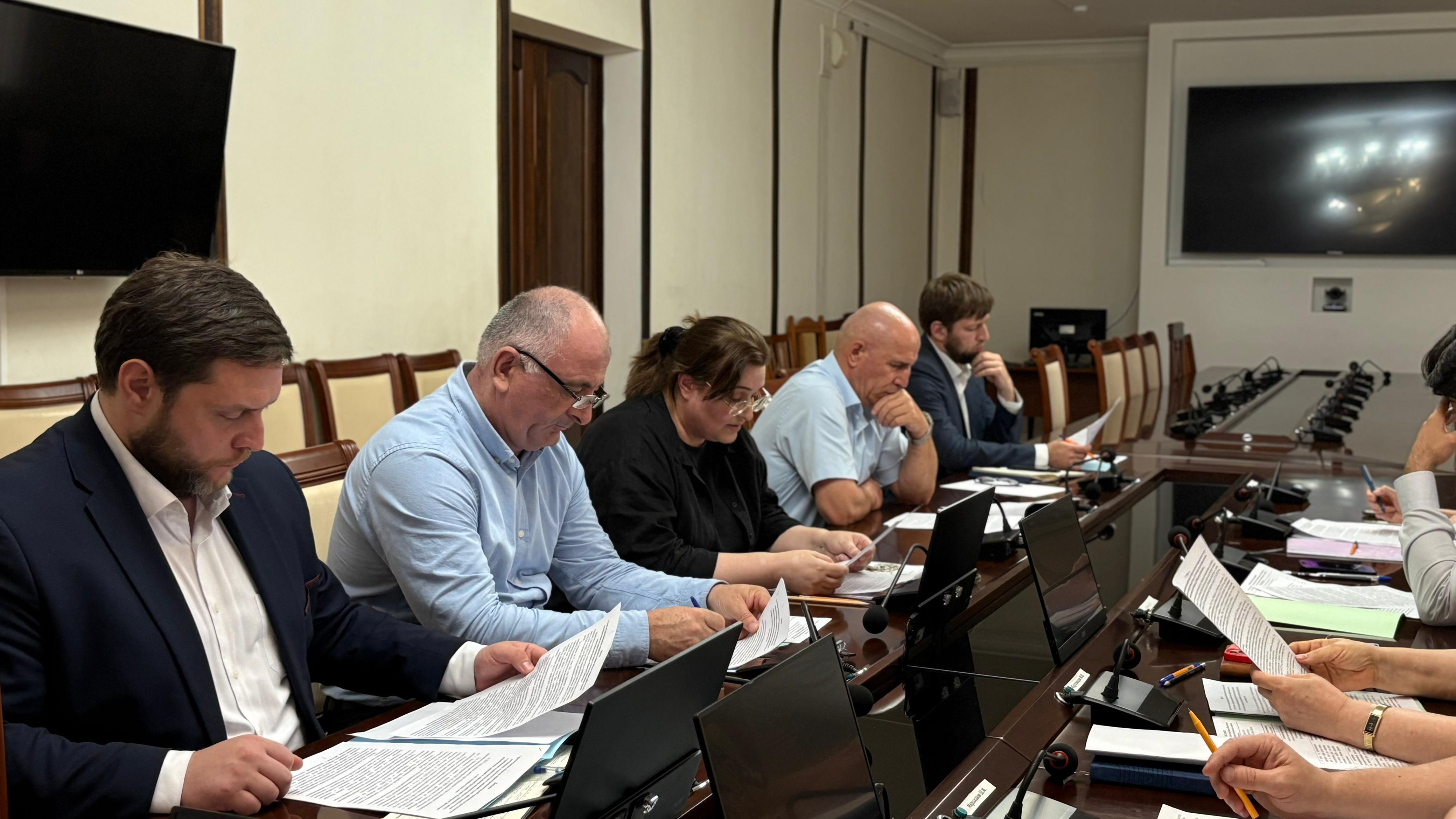 В Минстрое Дагестана 30 июня 2025 года прошло очередное заседание Комиссии по противодействию коррупции