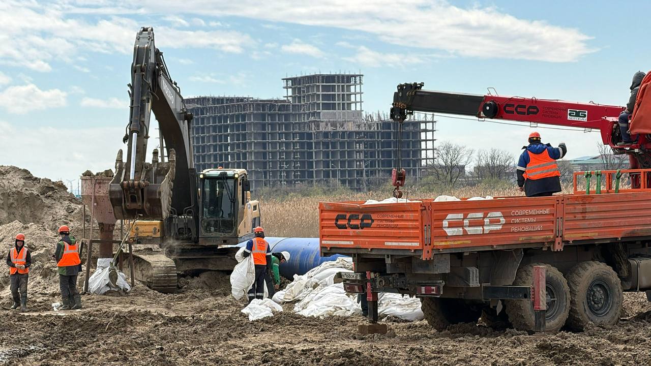 Министр строительства и ЖКХ РФ Ирек Файзуллин прибыл в Махачкалу в рамках правительственной комиссии по ликвидации последствий паводков в Дагестане