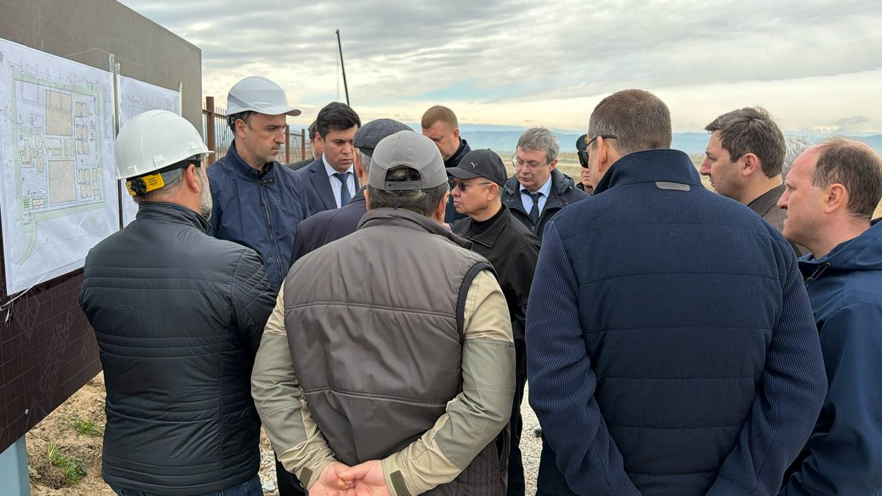 Министр строительства и ЖКХ РФ Ирек Файзуллин прибыл в Махачкалу в рамках правительственной комиссии по ликвидации последствий паводков в Дагестане