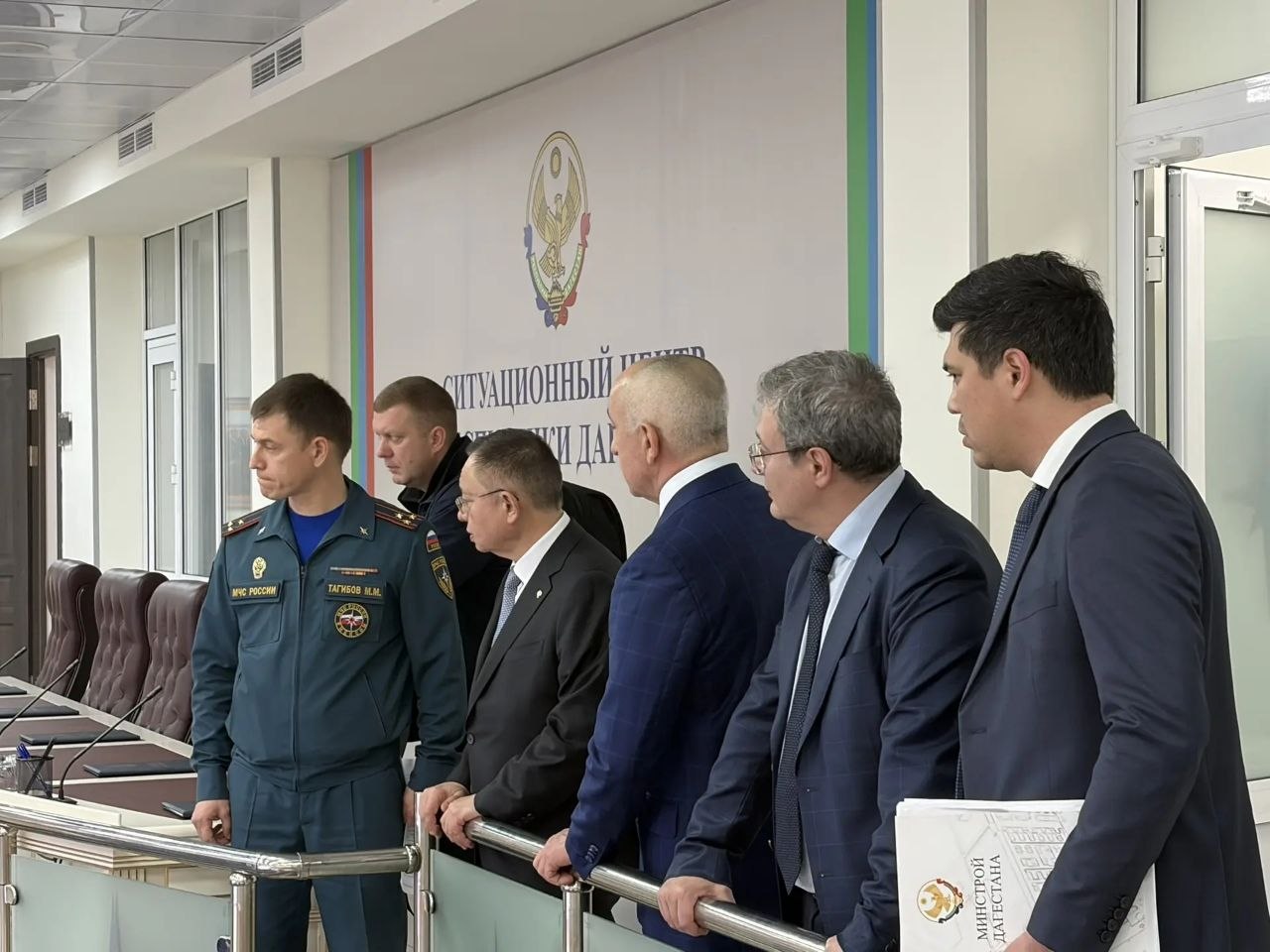 Глава Минстроя России Ирек Файзуллин посетил Ситуационный центр МЧС в Дагестане в рамках рабочей поездки в составе правительственной комиссии по ликвидации последствий паводков в республике