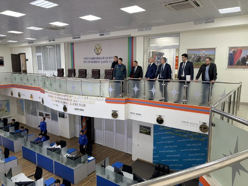 Глава Минстроя России Ирек Файзуллин посетил Ситуационный центр МЧС в Дагестане в рамках рабочей поездки в составе правительственной комиссии по ликвидации последствий паводков в республике