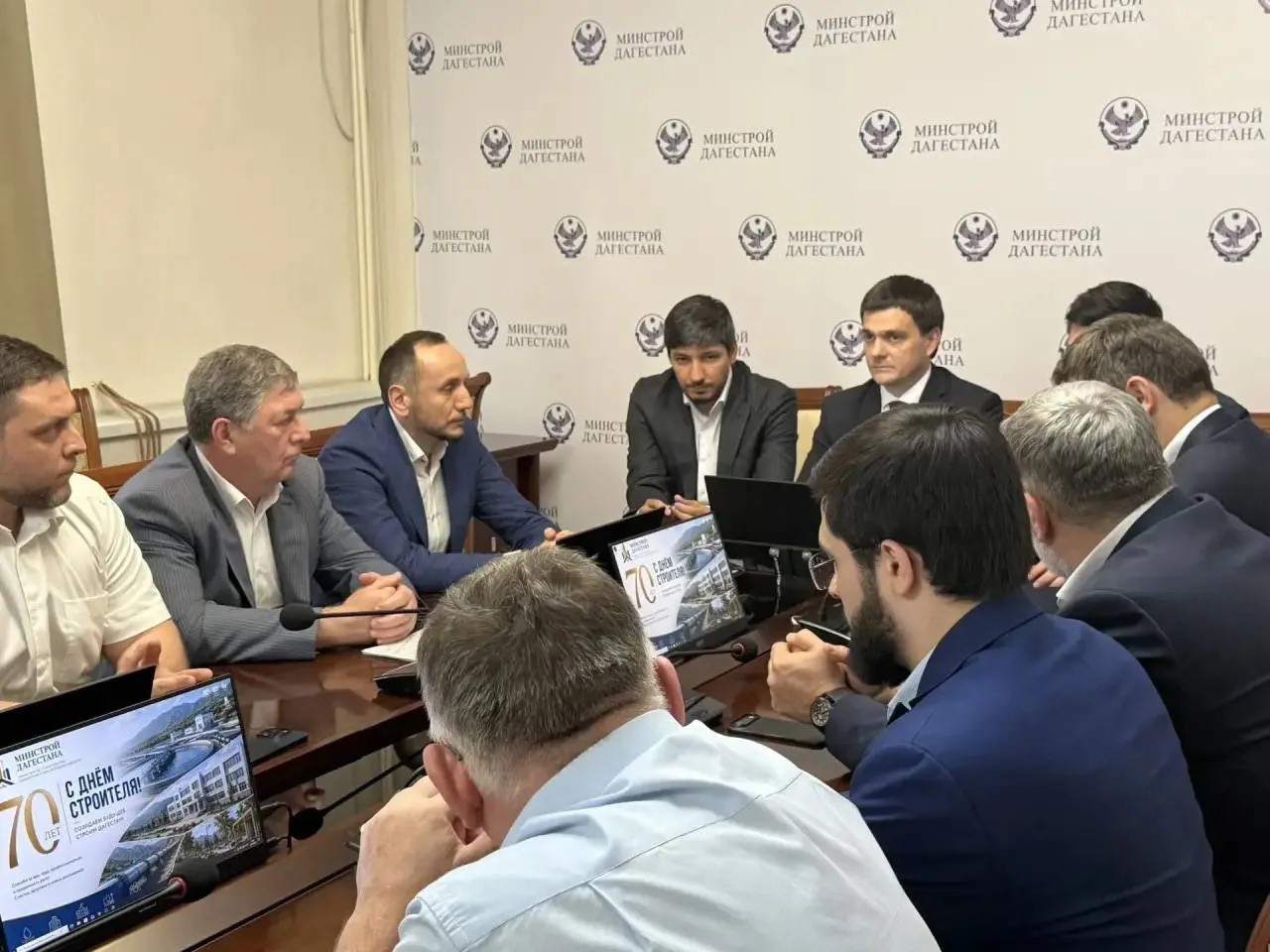 Коллективу Минстроя Дагестана представили нового руководителя