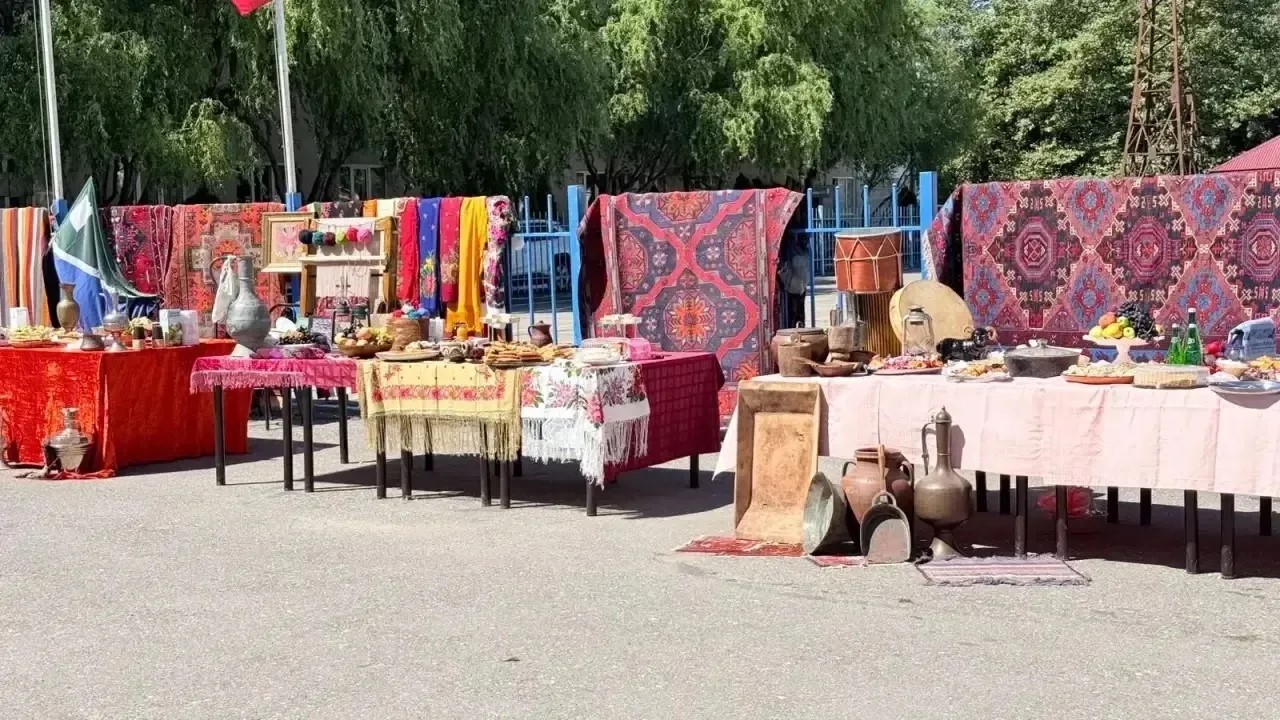 В Каспийском профессионально-педагогическом колледже с размахом отметили День единства народов Дагестана
